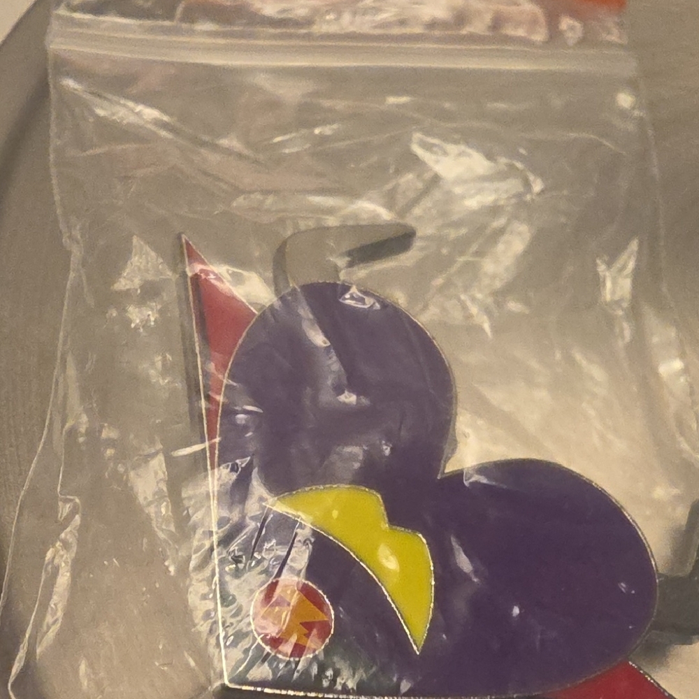 Disney Pin - Limited Edition of 340 - Disney Rare Heart Collector Trading Pin - Picture 3 of 4